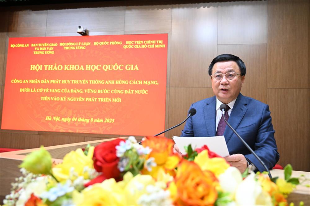 GS. TS Nguyễn Xuân Thắng, Ủy viên Bộ Chính trị, Chủ tịch Hội đồng Lý luận Trung ương, Giám đốc Học viện Chính trị quốc gia Hồ Chí Minh