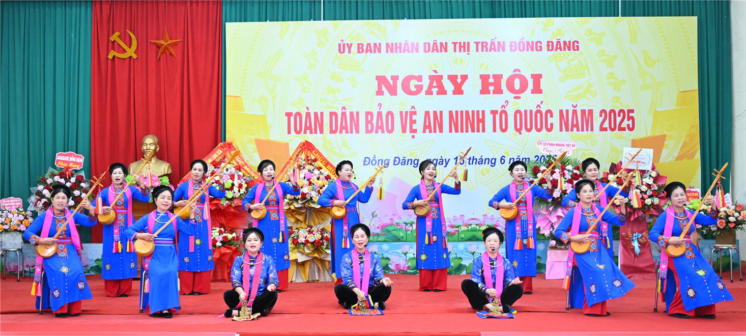 Tiết mục văn nghệ chào mừng Ngày hội.