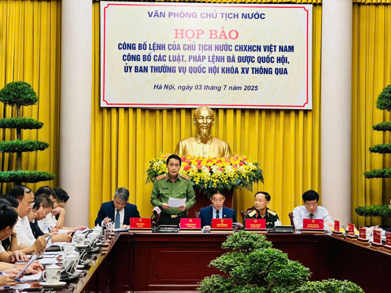 Thứ trưởng Lê Quốc Hùng giới thiệu các nội dung cơ bản của Luật sửa đổi, bổ sung một số điều của Bộ luật Hình sự.