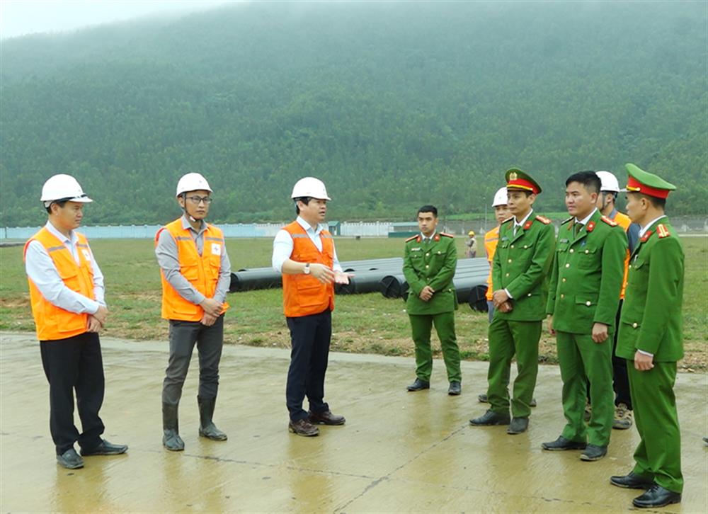 Lực lượng Công an xã Quảng Đông phối hợp tuần tra khép kín địa bàn, đảm bảo an ninh trật tự trên công trình trọng điểm