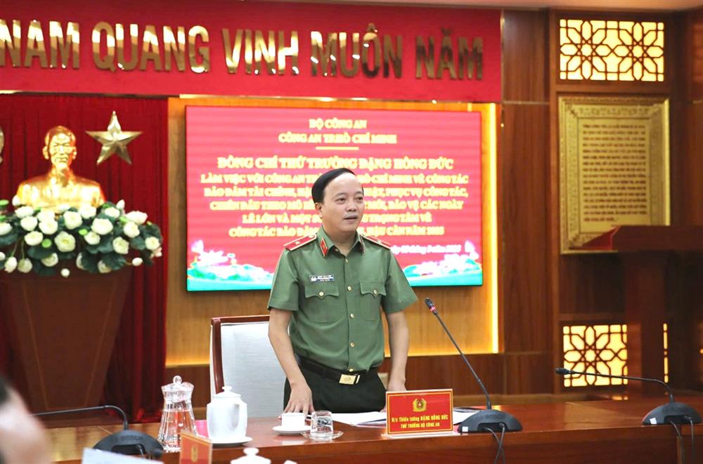 Thứ trưởng Đặng Hồng Đức phát biểu tại buổi làm việc.