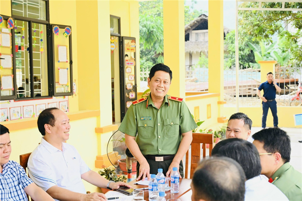 Thiếu tướng Nguyễn Hồng Nguyên phát biểu tại buổi làm việc.