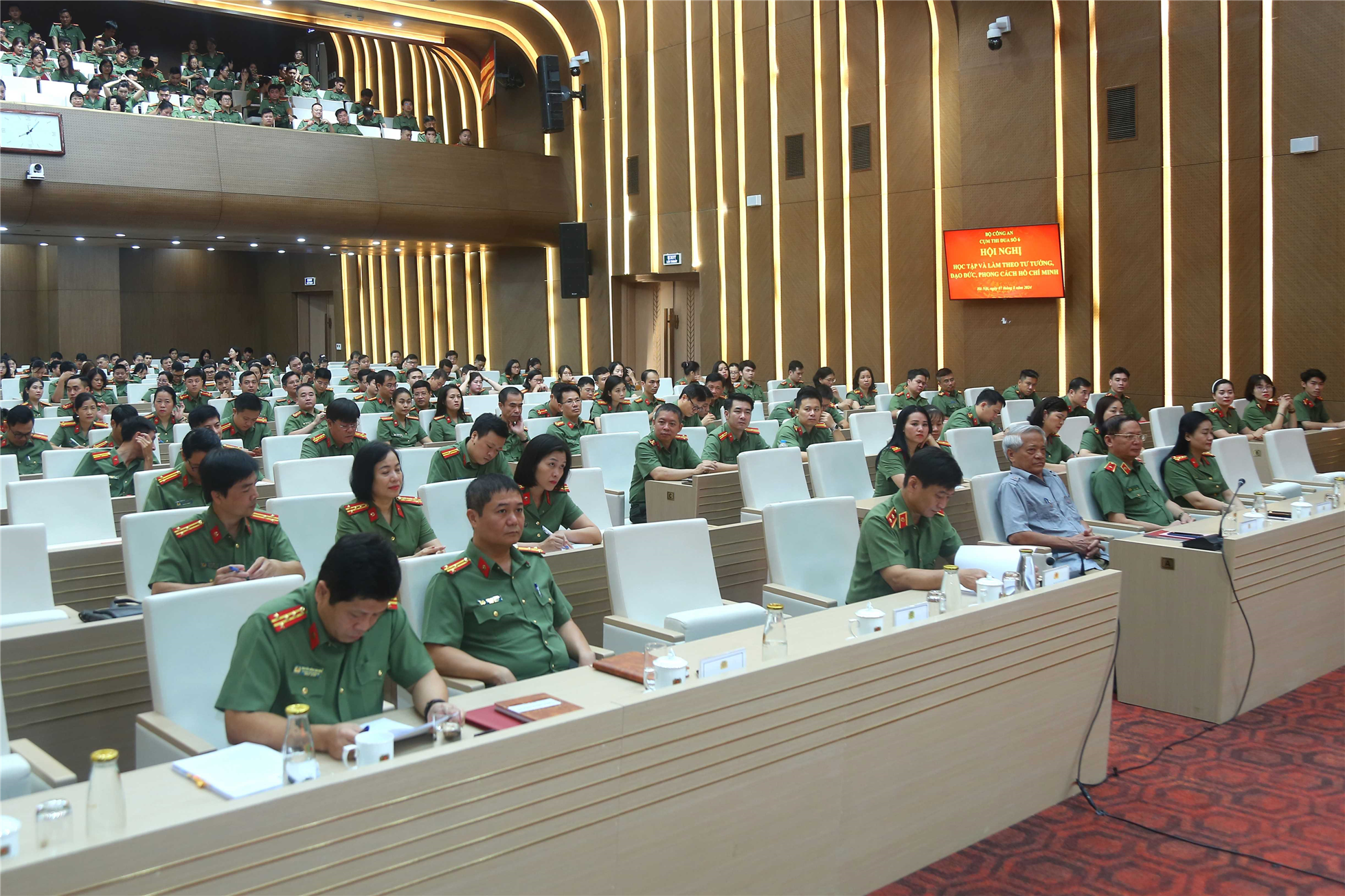 Các đại biểu dự Hội nghị.