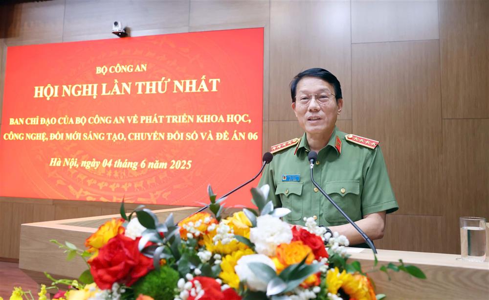 Bộ trưởng Lương Tam Quang nhấn mạnh yêu cầu đẩy mạnh thực hiện Nghị quyết 57 - NQ/TW của Bộ Chính trị trong lực lượng CAND.