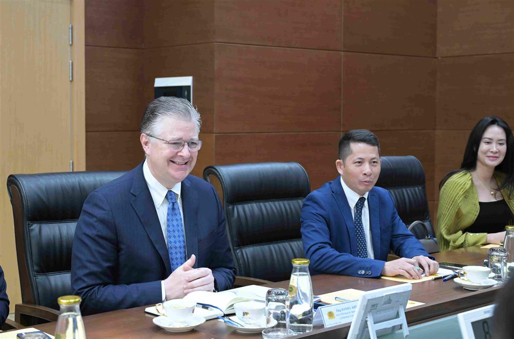 Ông Daniel Kritenbrink phát biểu tại buổi tiếp.