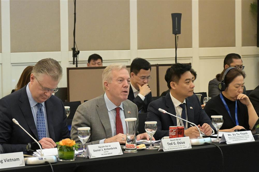 Chủ tịch kiêm Tổng giám đốc USABC Ted Osius, nguyên Đại sứ Hoa Kỳ tại Việt Nam phát biểu tại buổi làm việc.
