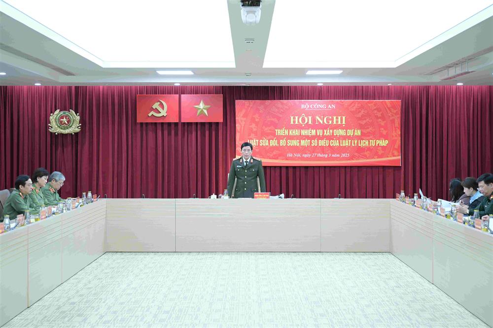 Thứ trưởng Lê Quốc Hùng chủ trì Hội nghị.