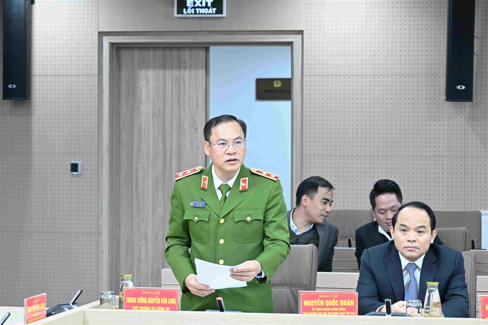 Thứ trưởng Nguyễn Văn Long phát biểu khai mạc buổi lễ.