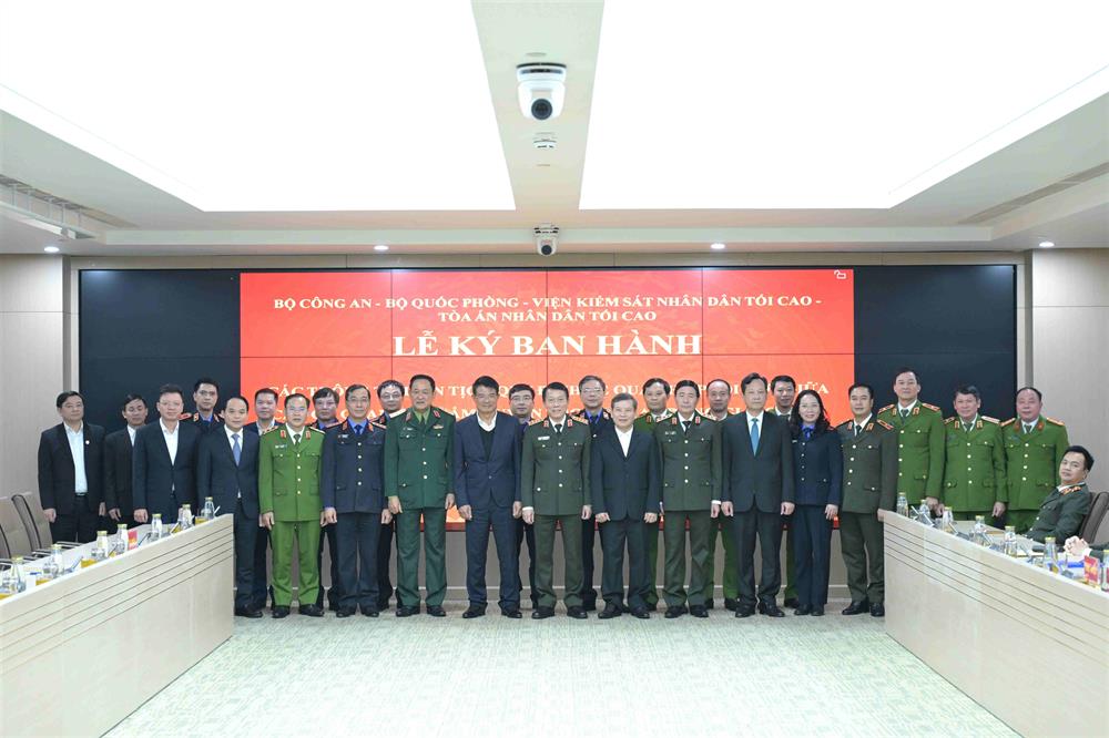 Các đại biểu tham dự buổi lễ.