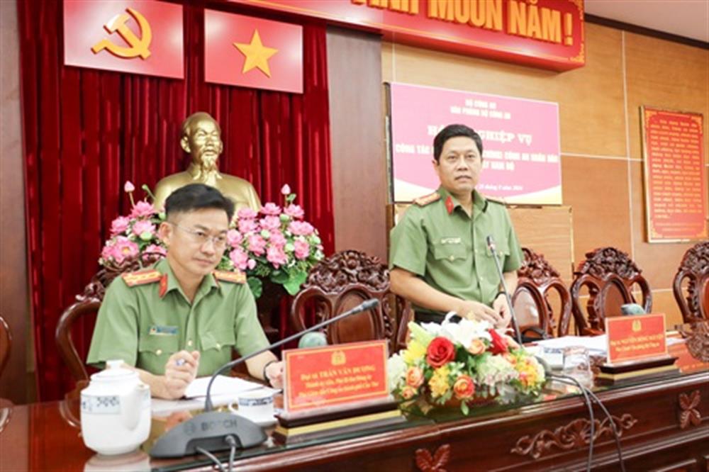 Đại tá Nguyễn Hồng Nguyên, Phó Chánh Văn phòng Bộ phát biểu tại chương trình