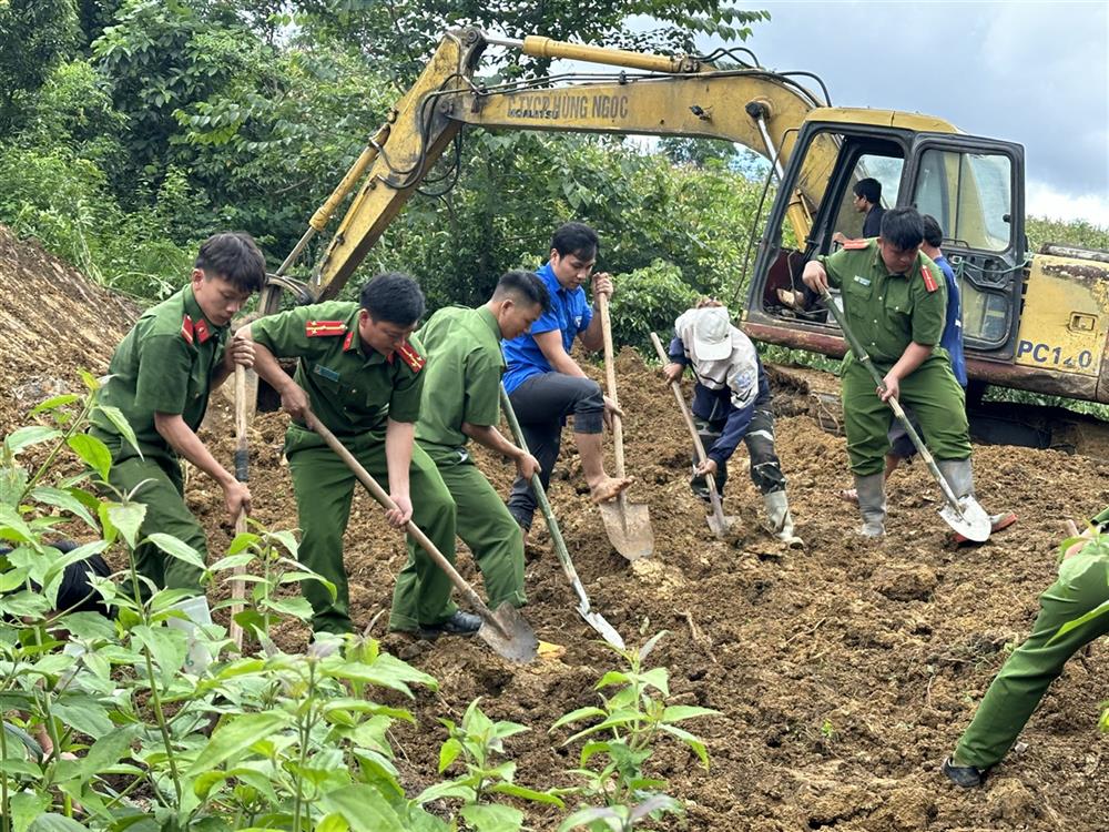Lực lượng Công an Sơn La nỗ lực hỗ trợ xây dựng nhà ở cho nhân dân.