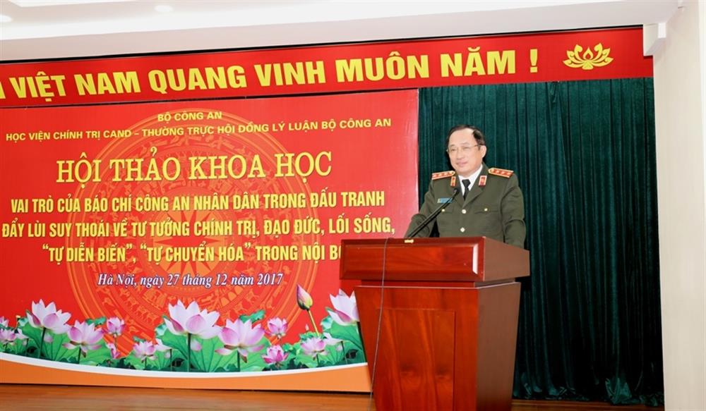 Thứ trưởng Nguyễn Văn Thành phát biểu tại Hội thảo.