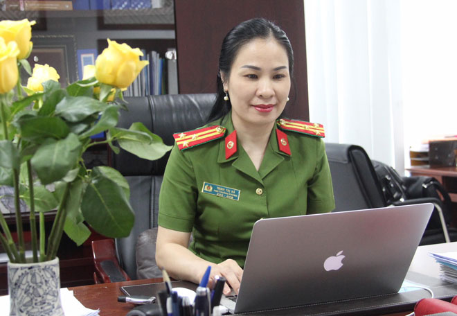 Thượng tá Trịnh Thị Hà.