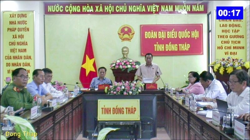 Đại biểu Phạm Văn Hoà (Đồng Tháp) chất vấn trực tuyến.