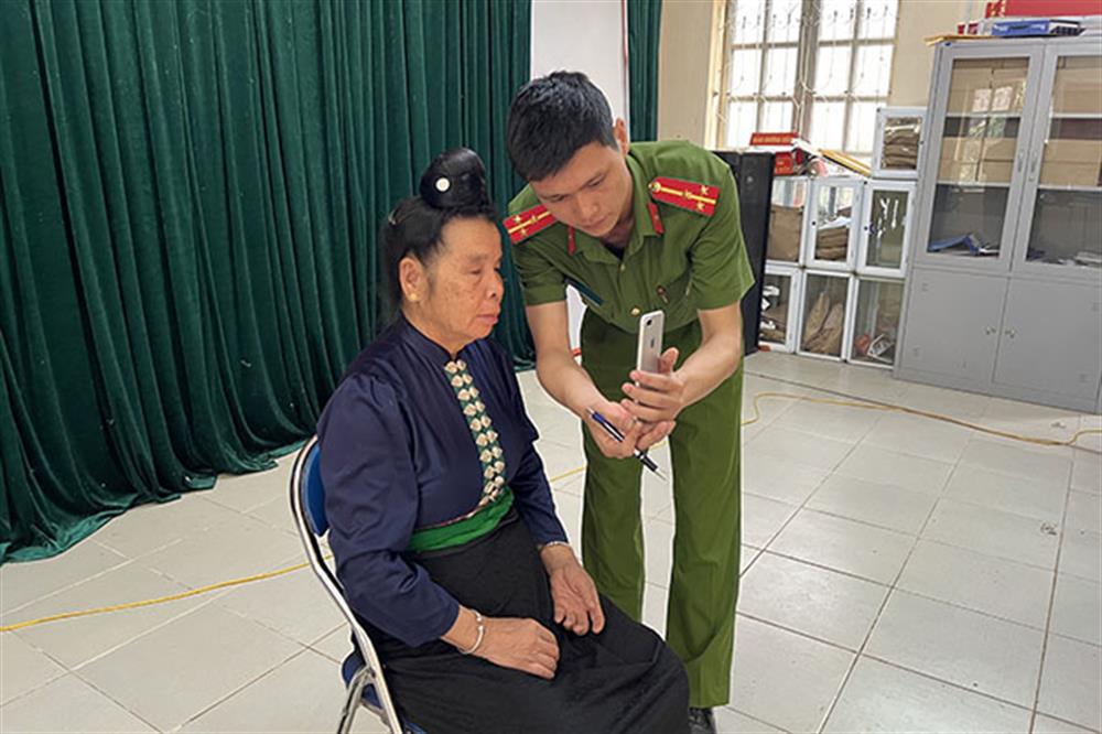 Hướng dẫn người dân kích hoạt tài khoản định danh điện tử.