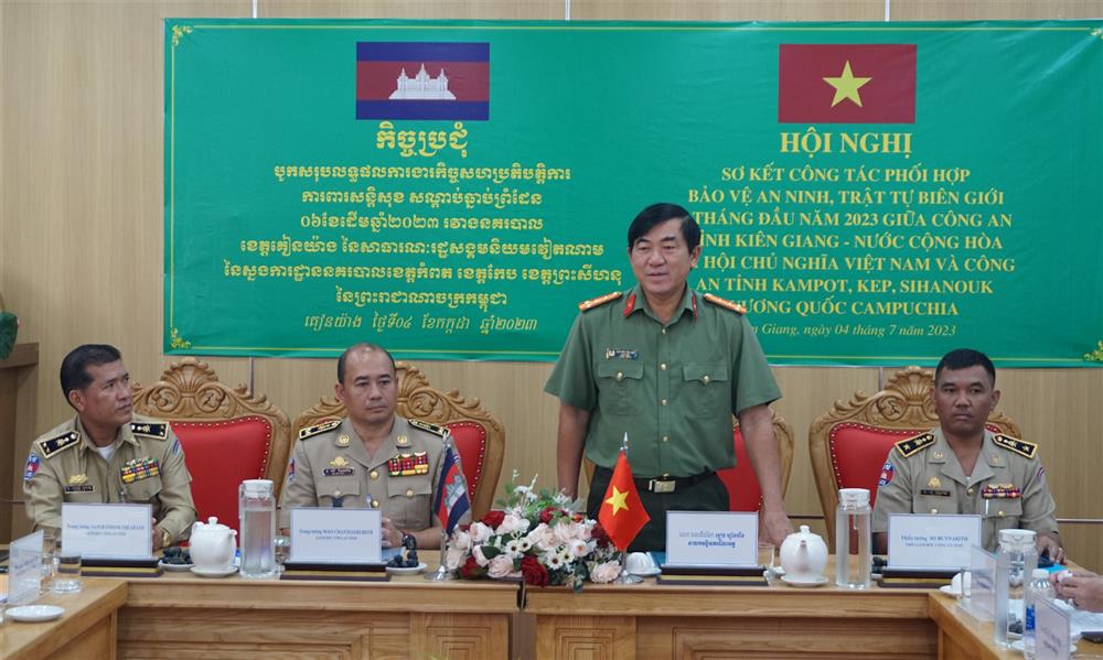 Đại tá Nguyễn Văn Hận, Giám đốc Công an tỉnh Kiên Giang phát biểu tại Hội nghị.