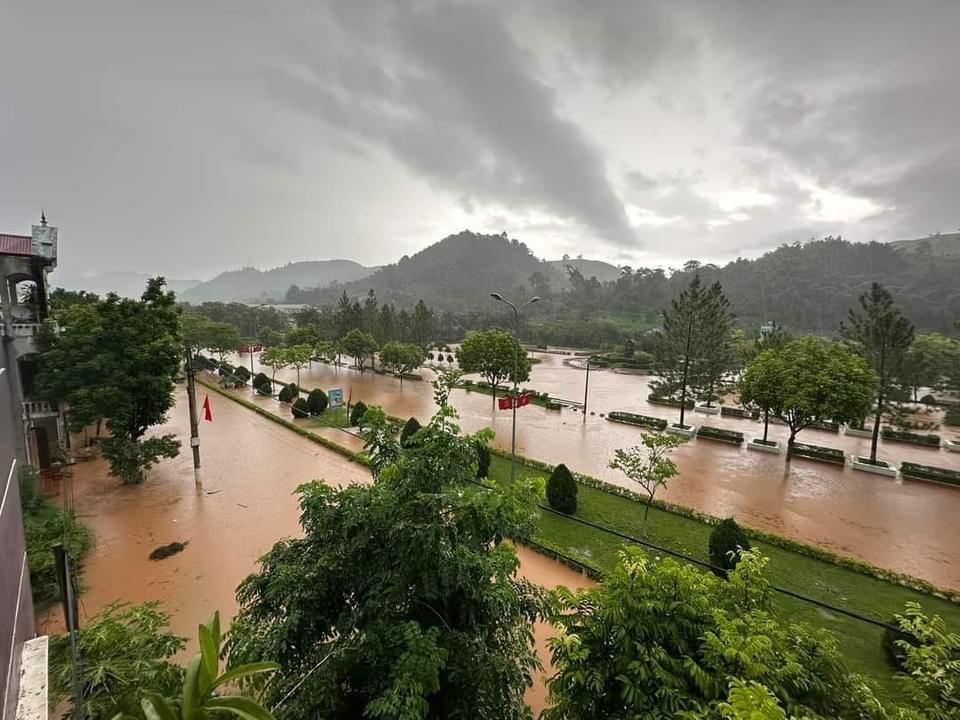 Ngập úng tại huyện Quỳnh Nhai sau cơn mưa lớn.
