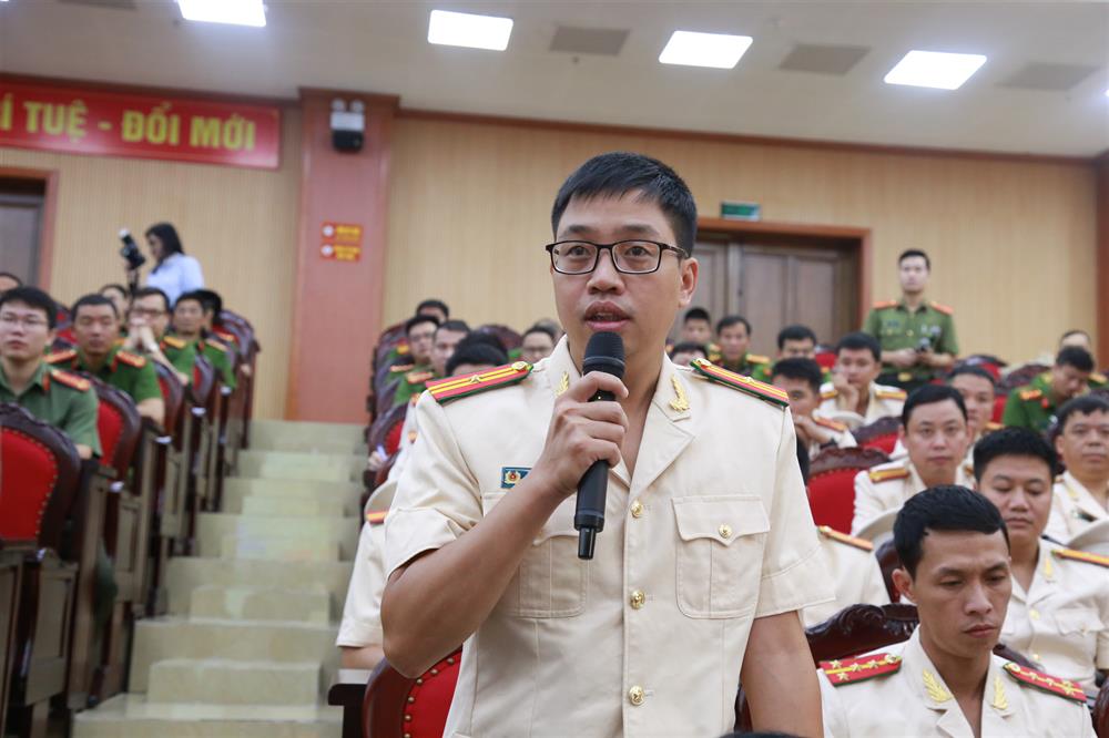 Các ý kiến được trao đổi tại buổi đối thoại.
