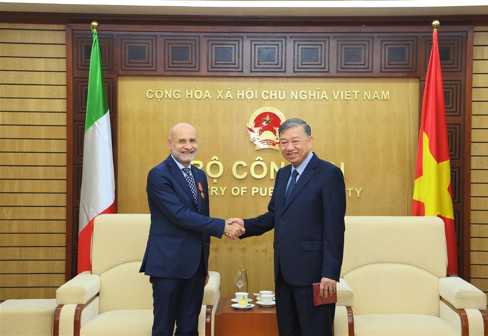 Bộ trưởng Tô Lâm; Đại sứ Antonio Alessandro.