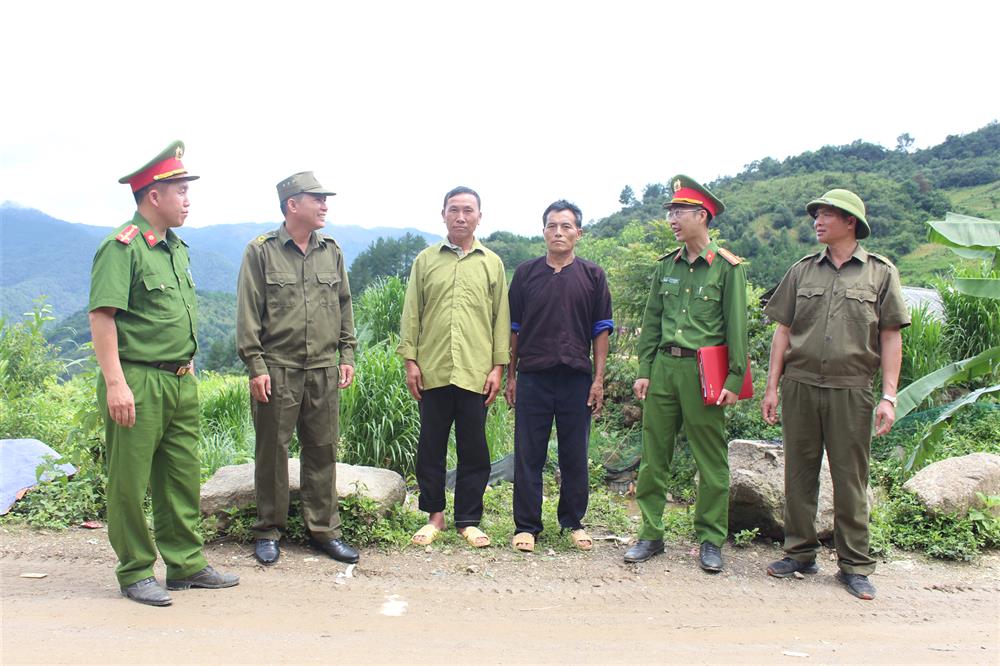 Chi bộ Công an xã Ngọc Chiến gần dân, trọng dân, lắng nghe ý kiến của nhân dân để đảm bảo ANTT.