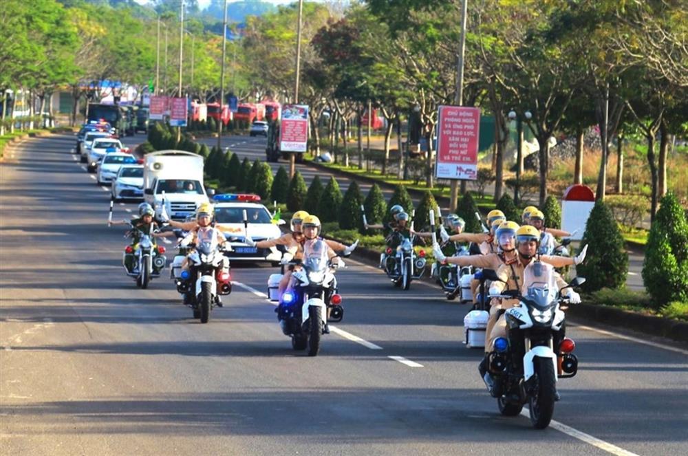 Lực lượng Cảnh sát giao thông ra quân thực hiện cao điểm bảo đảm TTATGT dịp Tết.