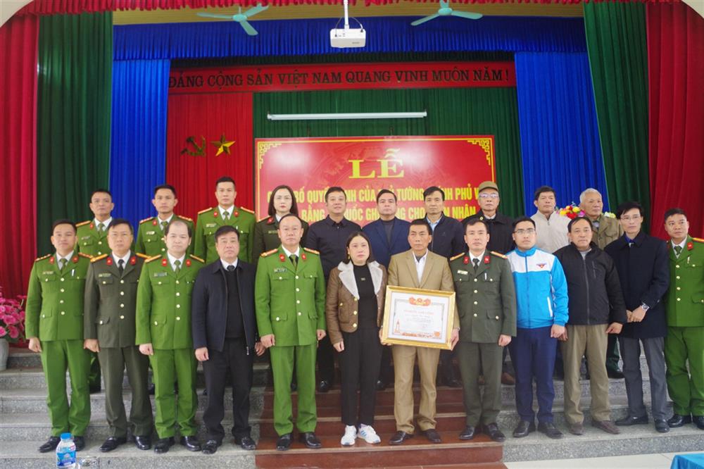Các đại biểu và thân nhân gia đình liệt sỹ dự buổi Lễ.