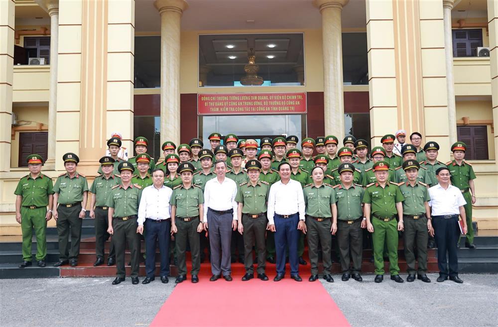 Bộ trưởng Lương Tam Quang cùng cùng các đồng chí lãnh đạo Tỉnh ủy và lãnh đạo Công an tỉnh, Trưởng Công an các đơn vị, địa phương.
