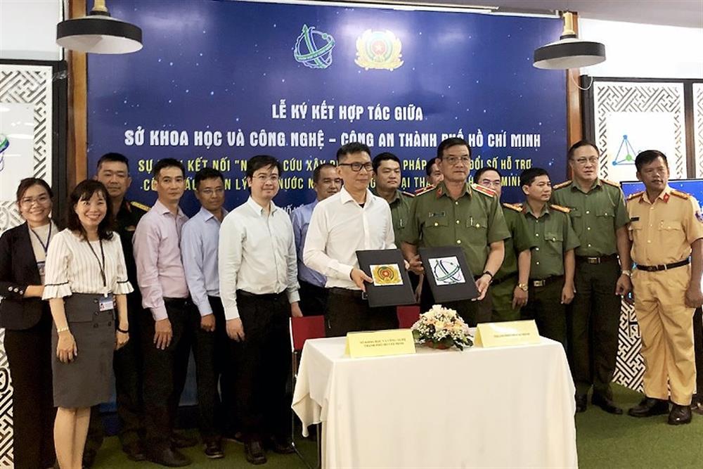 CATP và Sở Khoa học Công nghệ Thành phố ký kết Biên bản ghi nhớ Chương trình hợp tác giai đoạn 2023-2025 nhằm đẩy mạnh việc áp dụng công nghệ giúp nâng cao hiệu quả công tác và đáp ứng yêu cầu nhiệm vụ của ngành Công an trong tình hình mới.
