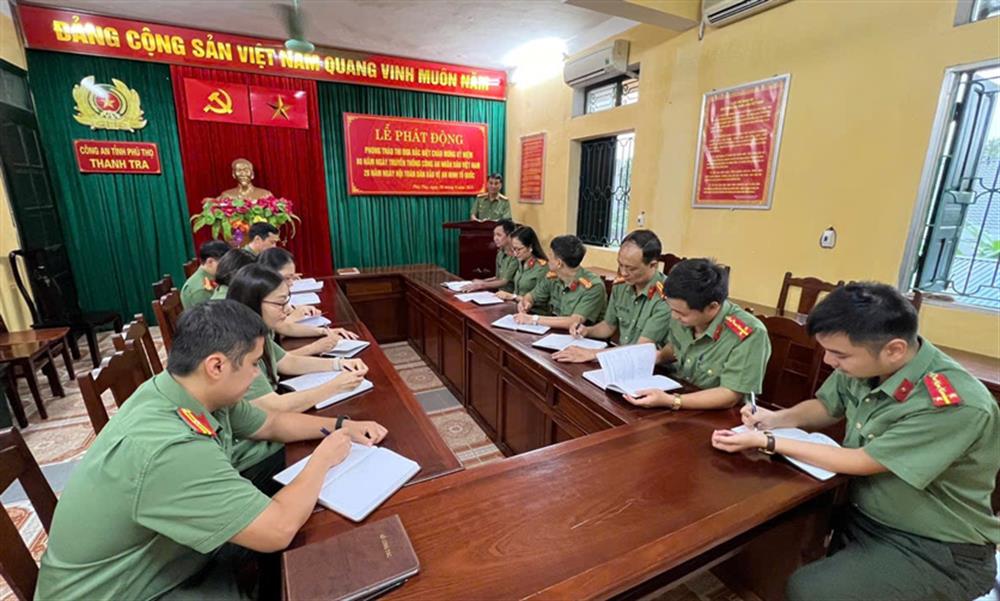 Thanh tra Công an tỉnh Phú Thọ tổ chức Lễ phát động phong trào thi đua đặc biệt chào mừng kỷ niệm 80 năm Ngày truyền thống lực lượng Công an nhân dân Việt Nam và 20 năm ngày hội toàn dân bảo vệ an ninh Tổ quốc.