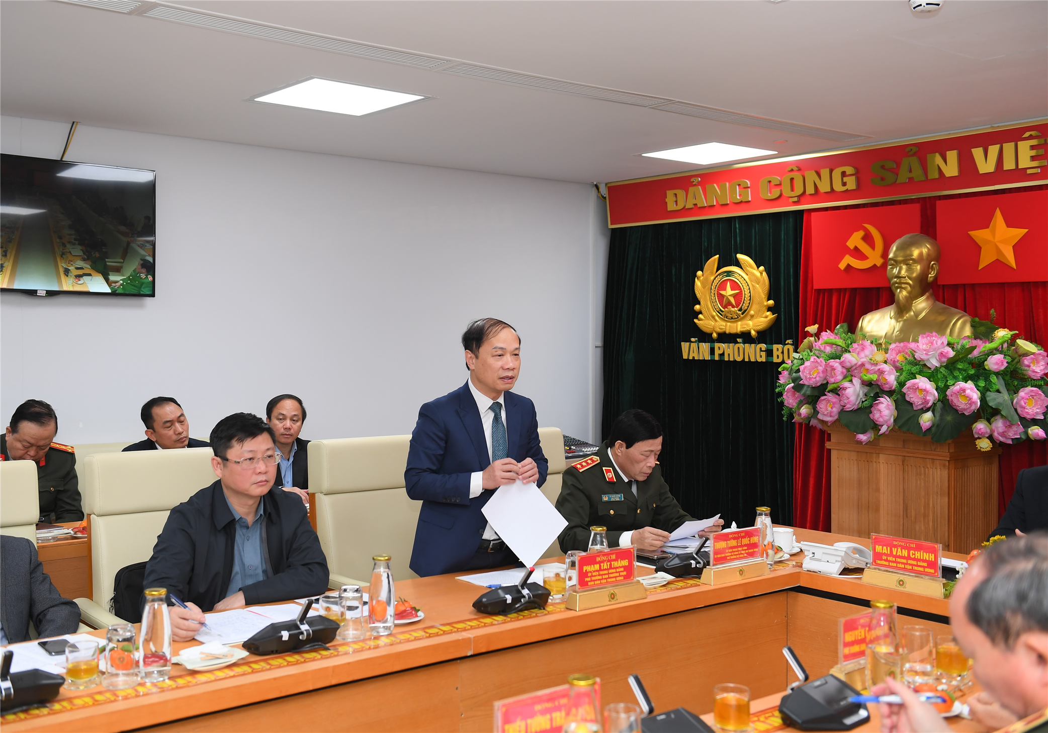 đồng chí: Phạm Tất Thắng, Ủy viên Trung ương Đảng, Phó Trưởng ban Thường trực Ban Dân vận Trung ương phát biểu tổng hợp ý kiến tham luận tại Hội nghị.