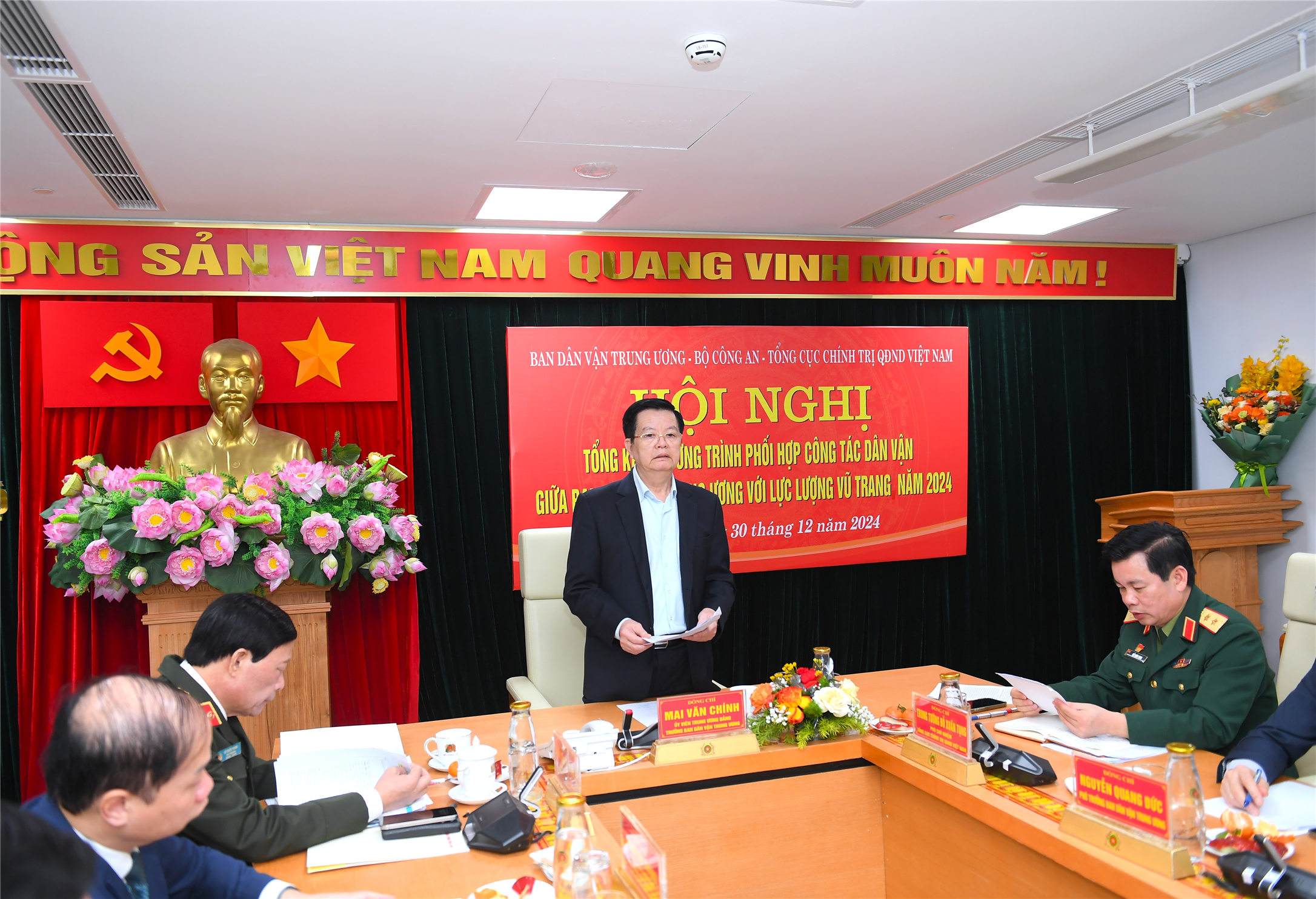 Đồng chí Mai Văn Chính, Trưởng Ban Dân vận Trung ương phát biểu kết luận Hội nghị.