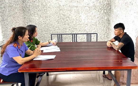 Đối tượng Bùi Văn Xuyến tại cơ quan Công an.