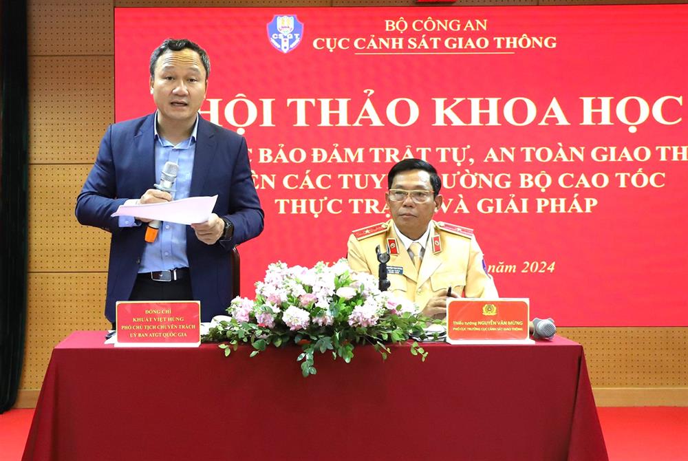 Đồng chí Khuất Việt Hùng