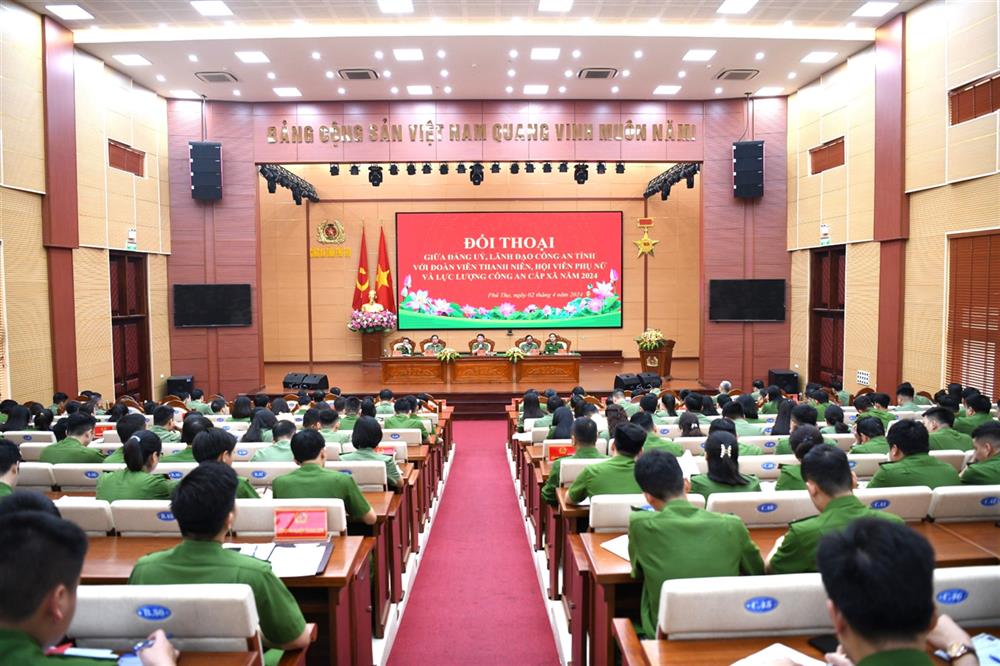 Toàn cảnh chương trình đối thoại.