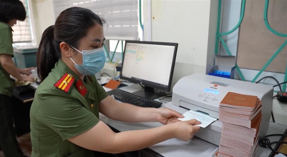 Ứng dụng khoa học công nghệ, công nghệ thông tin trong công tác CCHC.