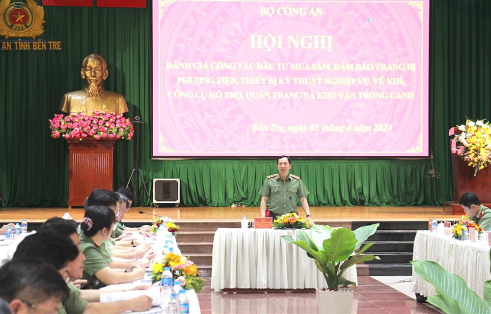 Thứ trưởng Lê Văn Tuyến chủ trì Hội nghị.