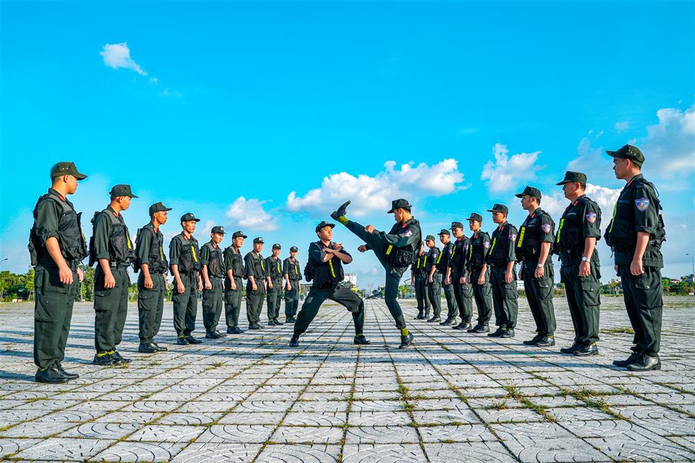 Tiểu đoàn CSCĐ dự bị tập luyện sẵn sàng chiến đấu.