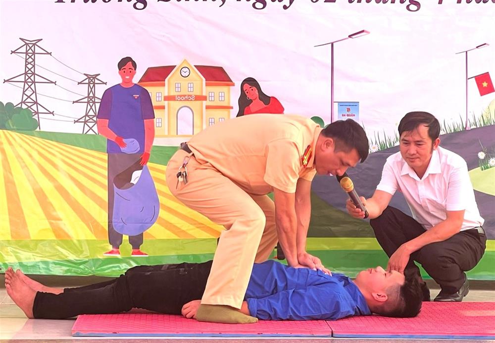 1. Tăng cường công tác tuyên truyền đảm bảo trật tự, an toàn giao thông đường thuỷ trong trường học.