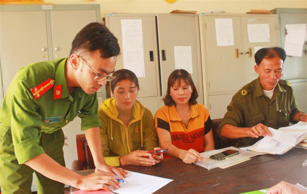 Công an xã Tân Lập thường xuyên tuyên truyền những quy định của pháp luật về phòng, chống ma túy tới người dân.