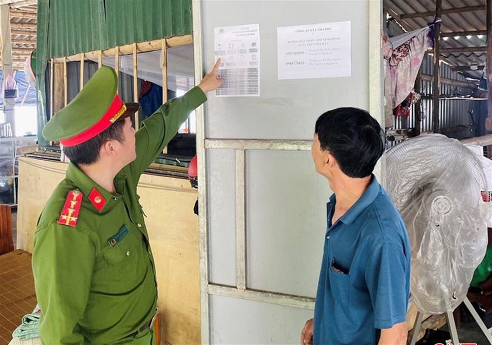 Tích cực tuyên truyền các hình thức lừa đảo trên không gian mạng tại các khu vực công cộng trên địa bàn.