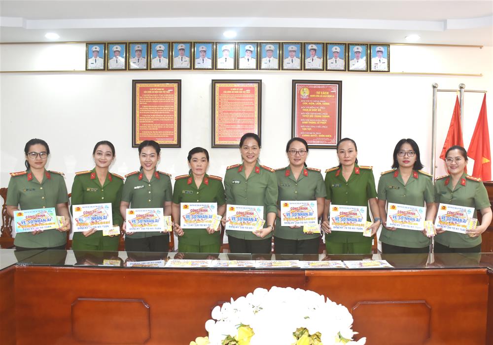 Các cấp Hội Phụ nữ Công an tỉnh Bạc Liêu triển khai công trình “Vé số nhân ái”.