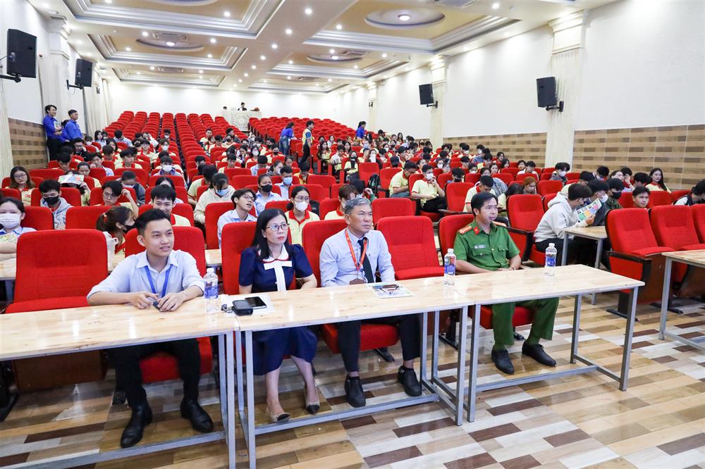 Toàn cảnh buổi tuyên truyền.