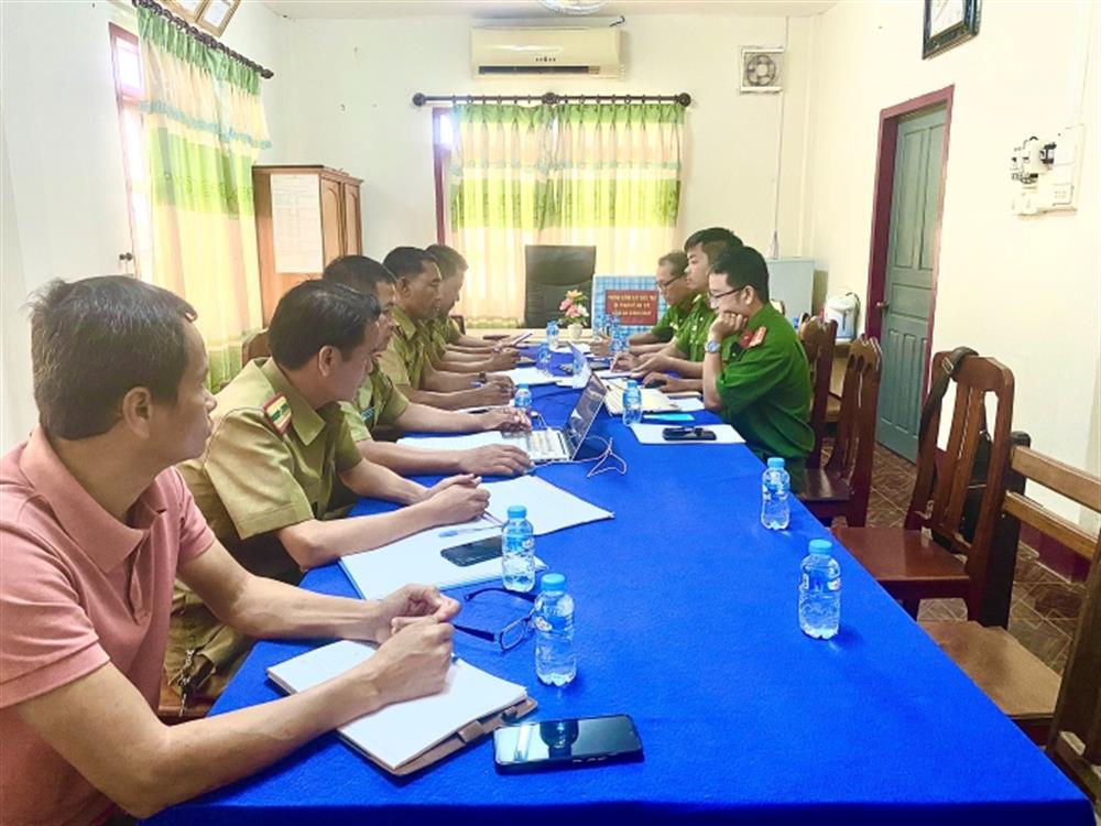 Công an hai tỉnh Quảng Nam và Sê Kông trao đổi, tình hình về tội phạm.