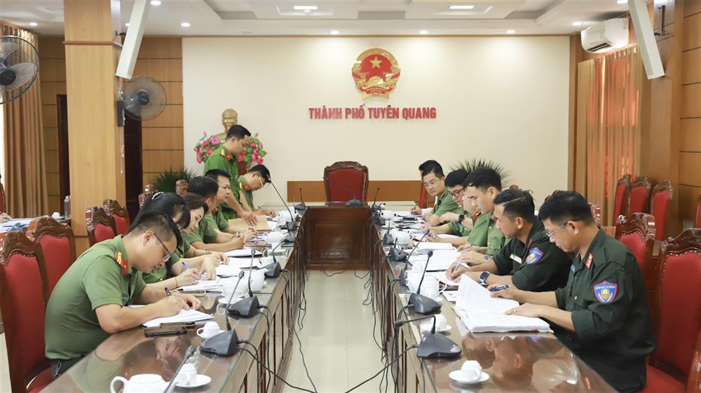 Công an tỉnh Tuyên Quang thống nhất với UBND thành phố Tuyên Quang phương án tổ chức Lễ ra mắt điểm.