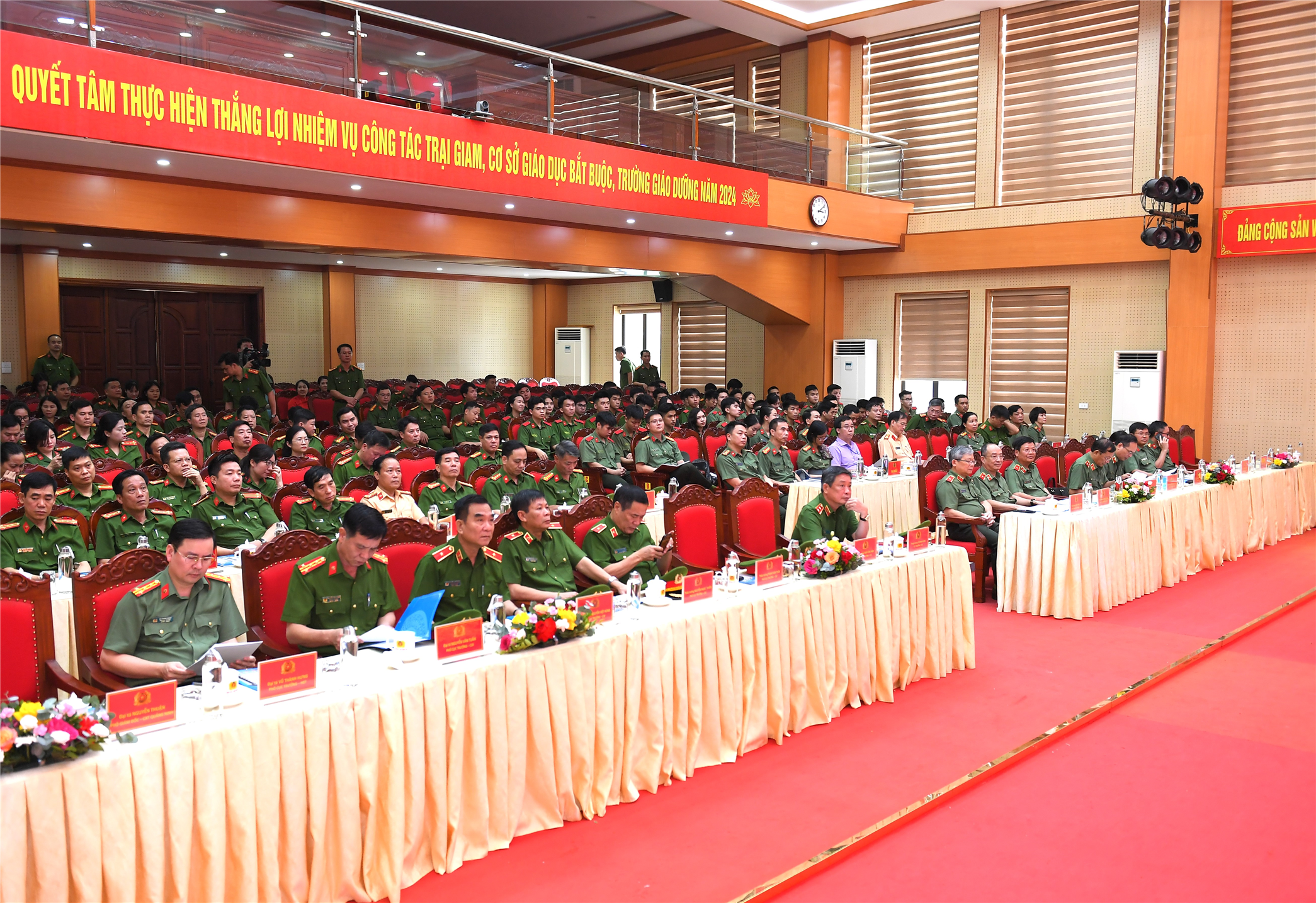 Toàn cảnh Hội nghị.