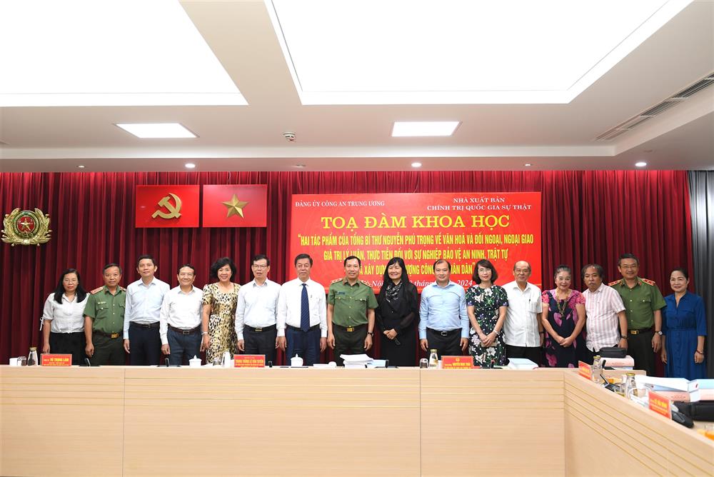 Các đại biểu dự Tọa đàm.