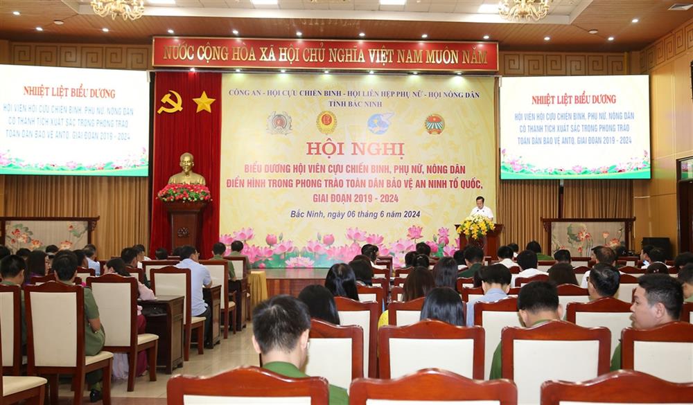 Toàn cảnh Hội nghị.