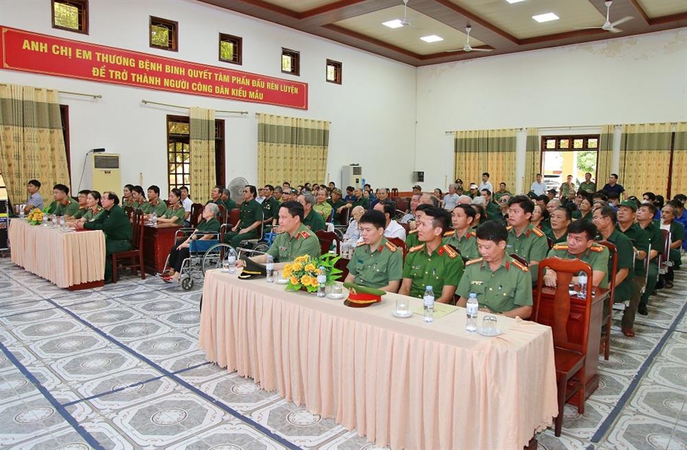 Các đại biểu dự buổi gặp mặt.