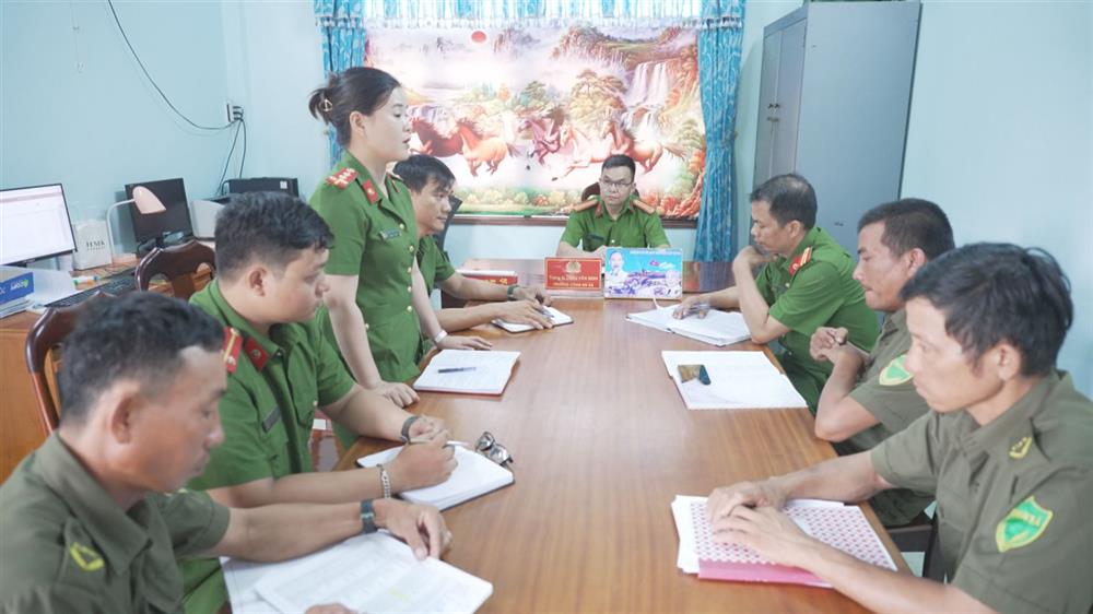 Công an xã Nhơn Lộc triển khai công tác đảm bảo ANTT trên địa bàn. 