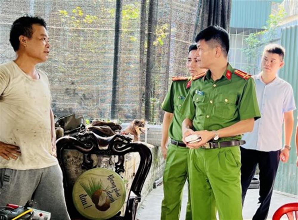 Công an thành phố Uông Bí động viên với người lầm lỗi tái hoà nhập cộng đồng.